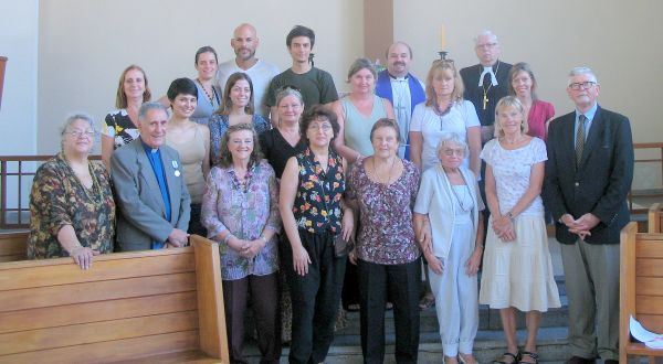 Eestlased, õpetajad ja emeriitpresident Denuncio pärast teenistust. 